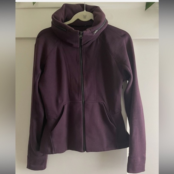 (20) Lululemon &go Destination Hoodie - Picture 2 of 3